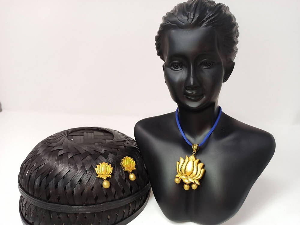 Terracotta Lotus Pendant Mini Necklace Set With Studs